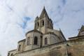 Vue arrière en contrebas de la collégiale Saint Ours